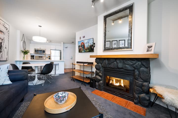 Central Location W/ Incredible View At Eagle Lodge - Whistler