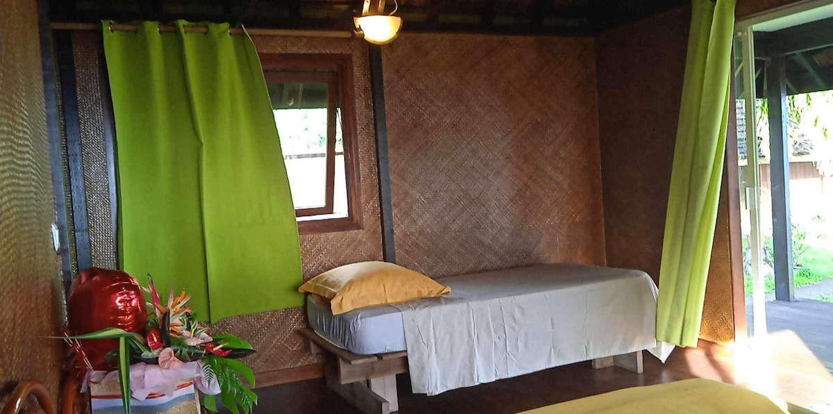 Autre vue de la chambre du bungalow