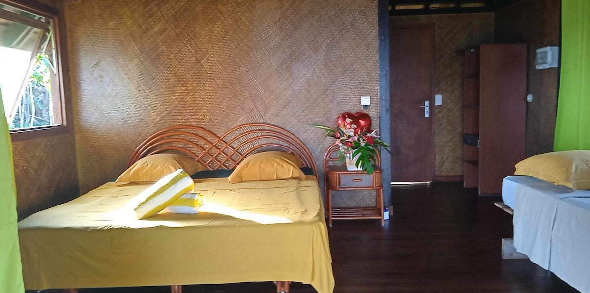 Chambre du bungalow La vague bleue