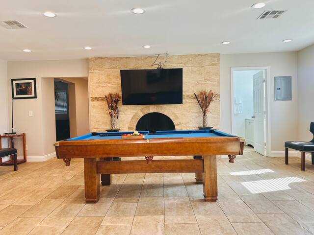 Heated Pool and Jacuzzi Serenity Oasis Lux Vegas gallery image 4