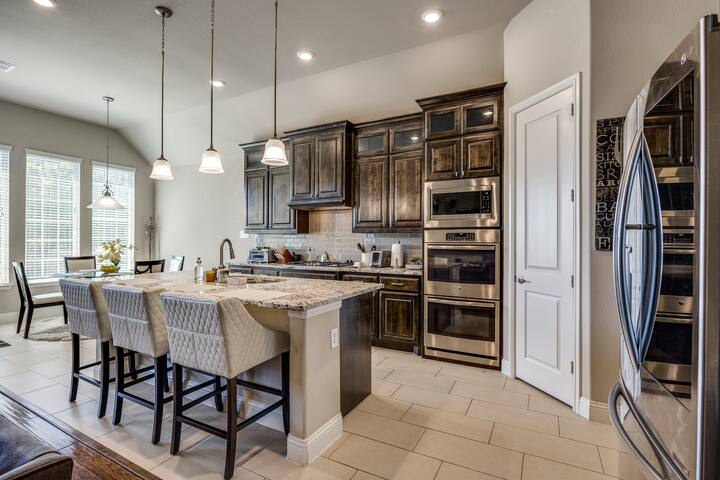 Pet Friendly 4-Bedroom Home gallery image 3