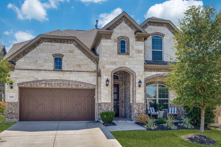 Pet Friendly 4-Bedroom Home