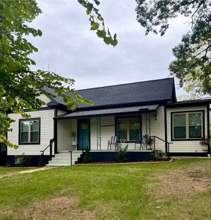 Sweet West Asheville Home - Asheville, NC