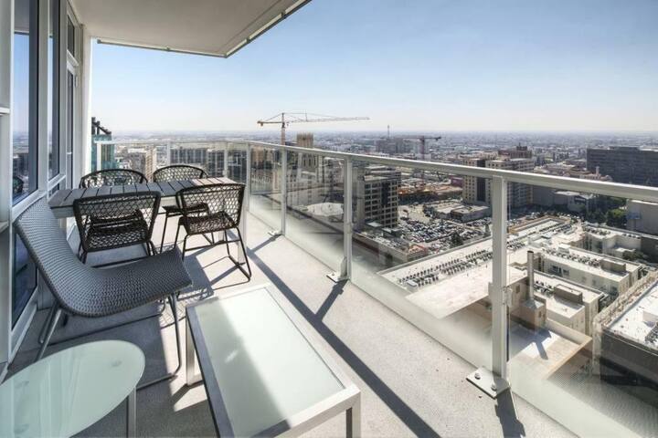 2 Bed 2 Bath Contemporary High-Rise gallery image 3