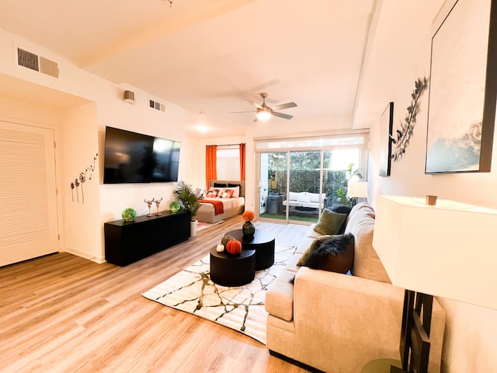 Cozy Lacma Studio Near Beverly Grove W/ Pool & Gym - Los Angeles, CA