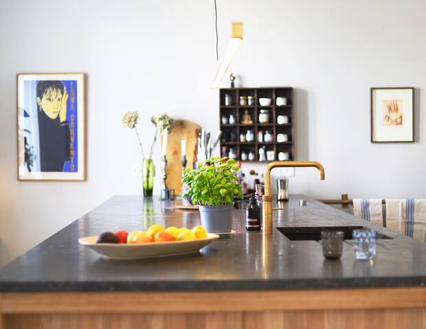 Luxurious, spacious apartment, lake view gallery image 4