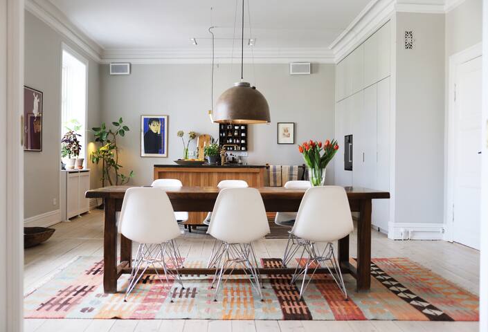 Luxurious, spacious apartment, lake view gallery image 3