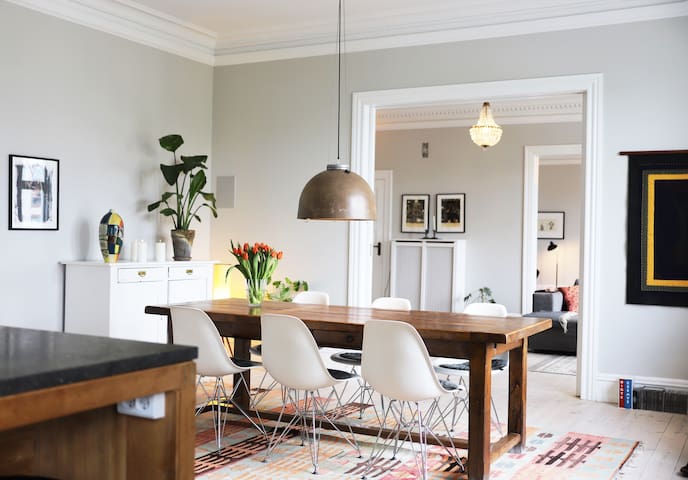 Luxurious, spacious apartment, lake view