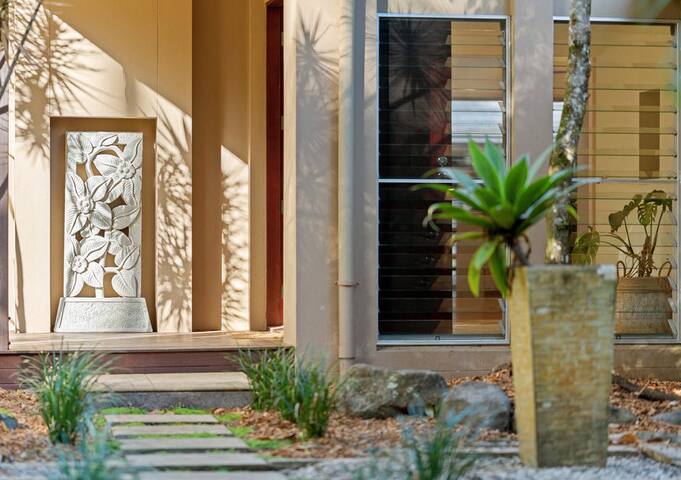 Holiday in Your Noosa Hinterland Retreat gallery image 3