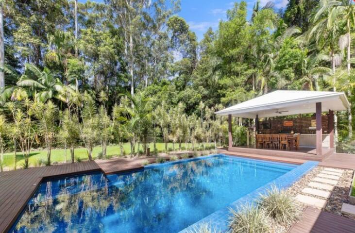 Holiday in Your Noosa Hinterland Retreat gallery image 2