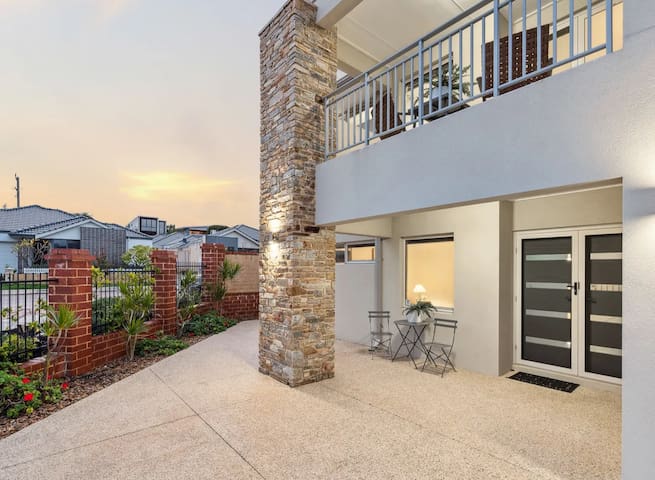 Spacious Family Home in Gwelup – Secure Location gallery image 2