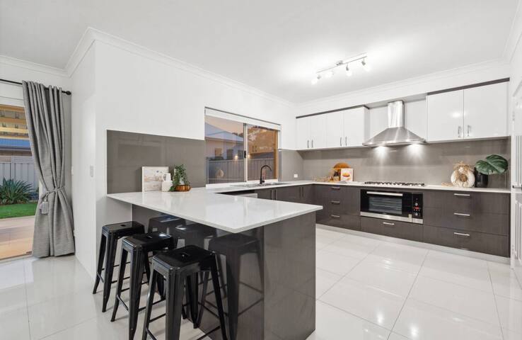 Spacious Family Home in Gwelup – Secure Location gallery image 4