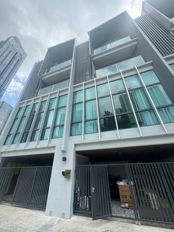 Viva La Villa/曼谷豪华联排别墅/四卧三卫/曼谷市景/近mrt/市中心Rama9 gallery image 5