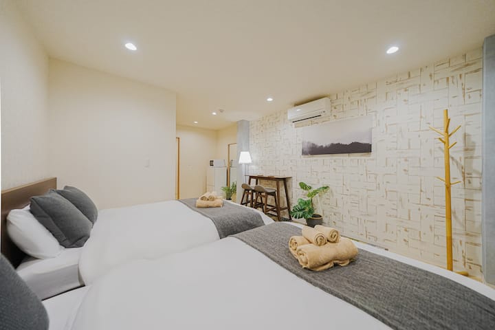 Panoramatický výhľad na spálňu, 2 manželské postele veľkosti 140 * 200 cm