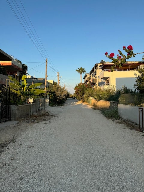 5-minute walk to the beach