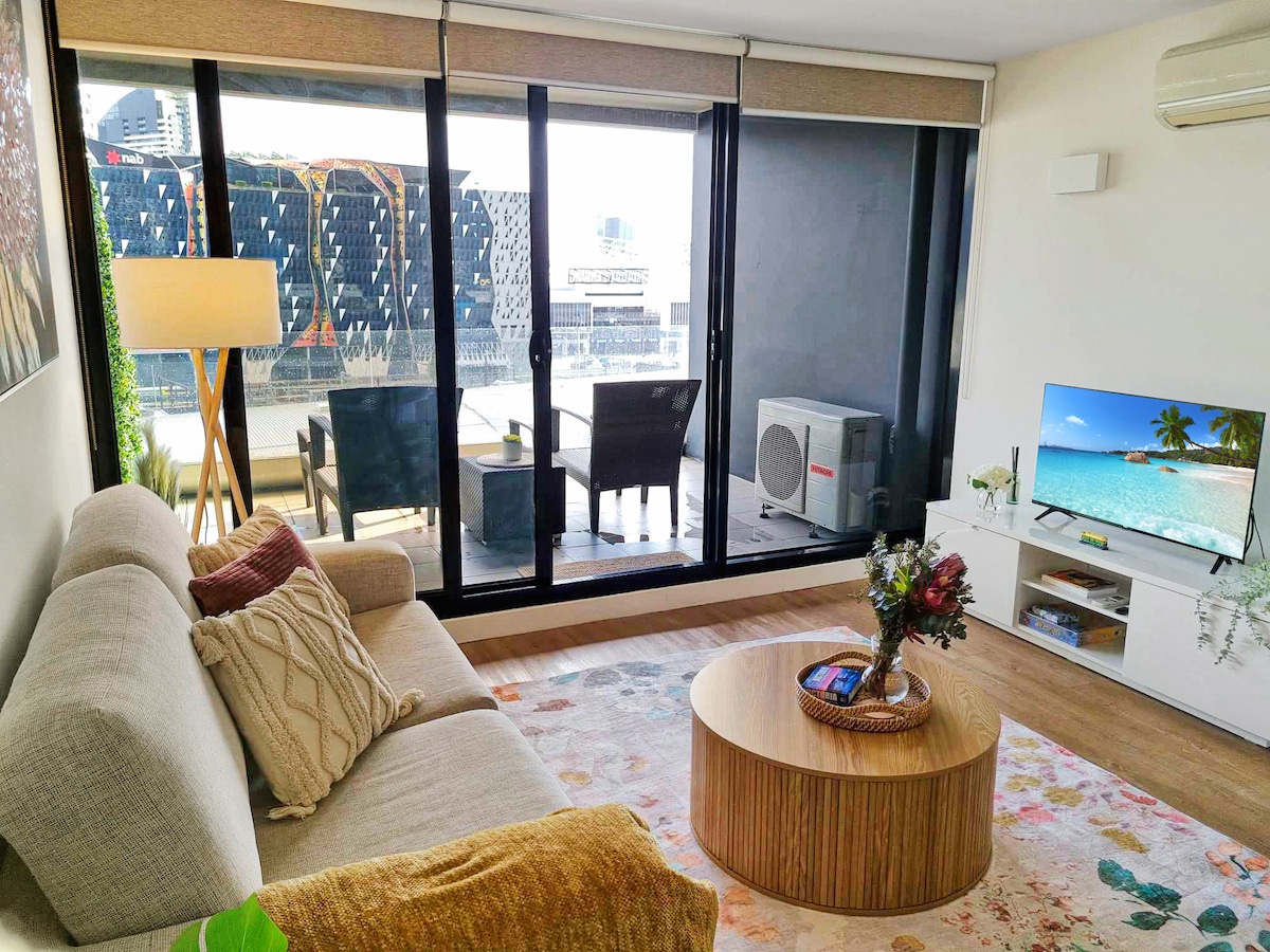 Popular Airbnb listing: CBD apartment 1Br on Spencer St in Docklands
