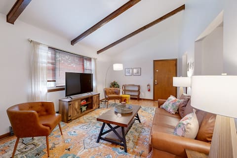 Top-Floor Quiet Clean Apartment