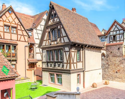 Le 1615: Typical house with hot tub