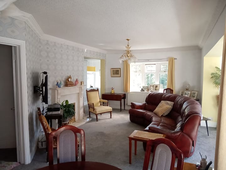 Semi Rural 3 Bed, Loads Of Space - South Wales