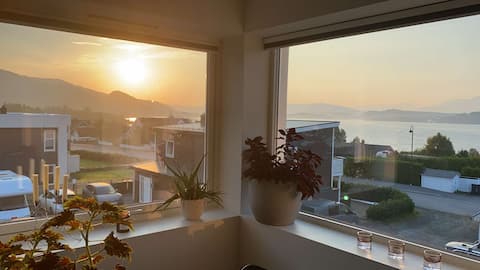 Popular Airbnb listing: Top apartment, magical view, parking with charger in Ålesund