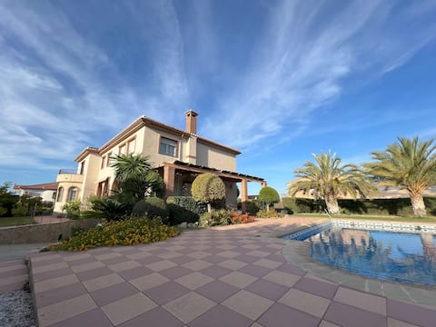 Comfortable house with garden and pool near Granada
