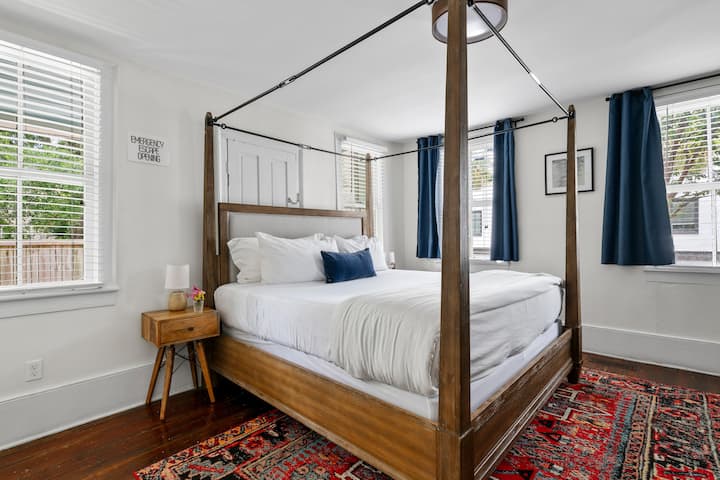 Chumba #1: Kitanda cha Kifalme