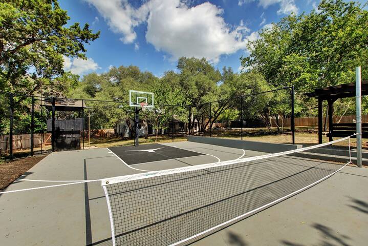 Austin Oasis: Pool, Pickleball, Hot Tub, Sleeps 10 gallery image 2