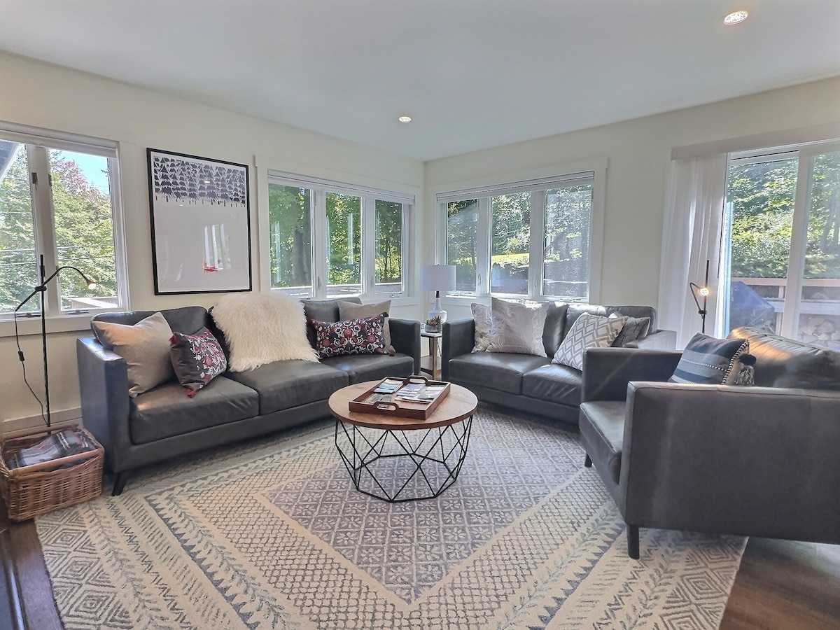 Top Airbnb: Alpine Chalet Grill, Fire pit, Pool, Gym, CornHole in Rutland
