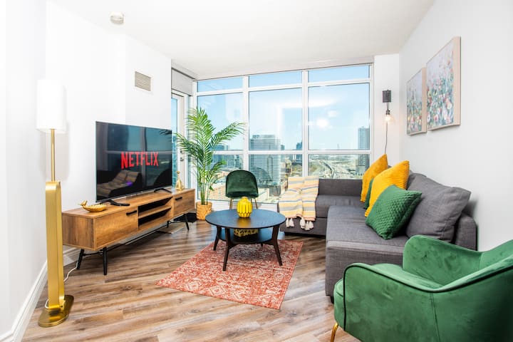 Free Parking 2BR near CN Tower Scotiabank Arena