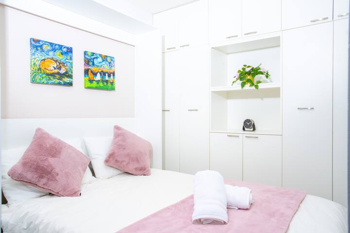 Free Parking 2BR near CN Tower Scotiabank Arena gallery image 5