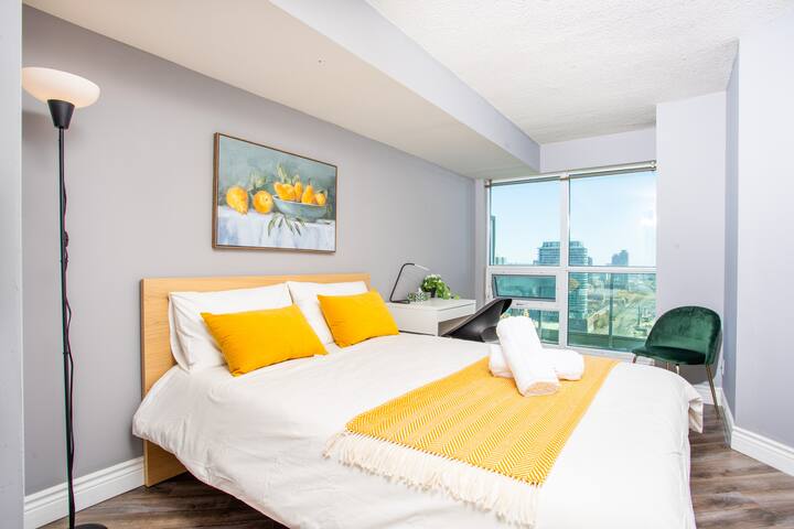 Free Parking 2BR near CN Tower Scotiabank Arena gallery image 4