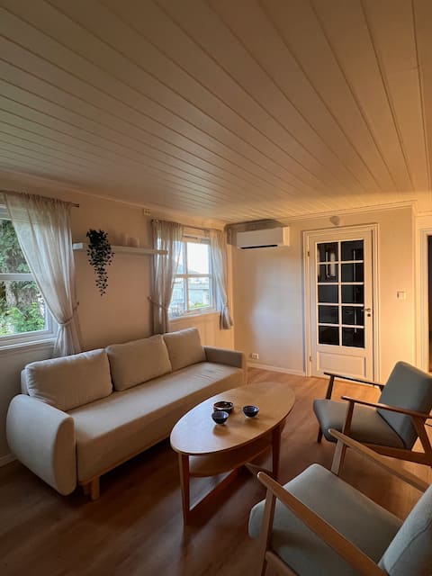 Top Airbnb: Charming Apartment steps from city center in Tromsø