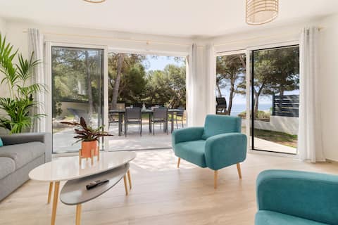 Villa Paradis
50 meters from the beach 
garden and sea view