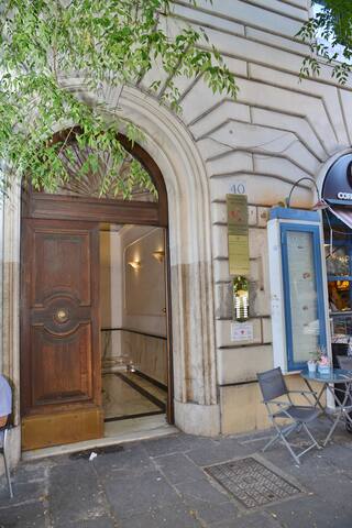 Heart of Rome Elegant Apartment