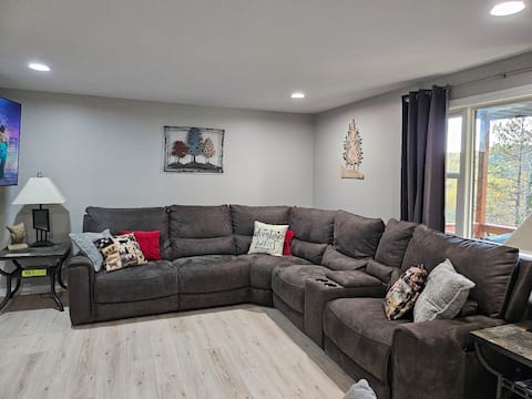 Spacious, walk to Purple Fiddle, near Canaan/Davis