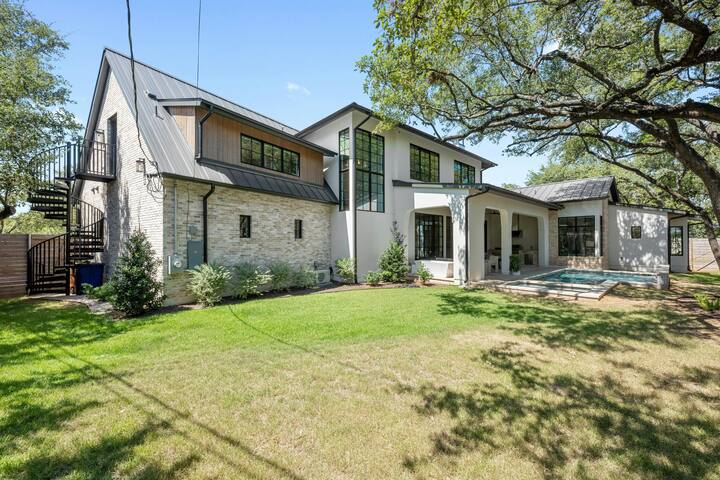 *ACL/Zilker Steps Away* New Luxe 6BDR Dream Home gallery image 4
