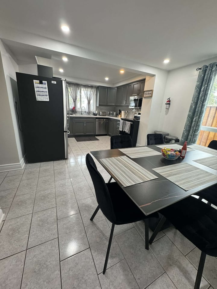 Spacious 3 Bedroom 3 Storey - Woodbridge, VA