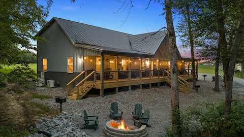 Riverfront~Sleeps 18~Private Boat Ramp~Pickleball