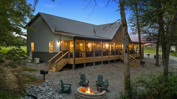 Riverfront~Sleeps 18~Private Boat Ramp~Pickleball