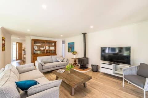 Popular Airbnb listing: Lake Edge Retreat in Quindalup