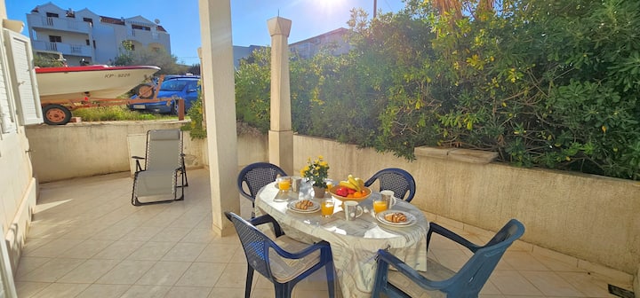 2 Ground Floor Apts With Spacious Terraces, 300m To Beach, Quiet Neighbourhood - Supetar