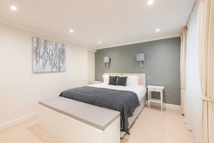 London Gardens Two Bedroom Flat gallery image 2