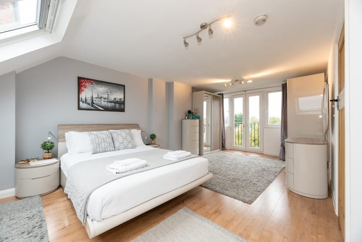 Spacious 4-bed House Direct Link To Central London - Bromley