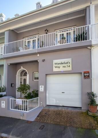 Family home sleeps 8 in central Green Point gallery image 4