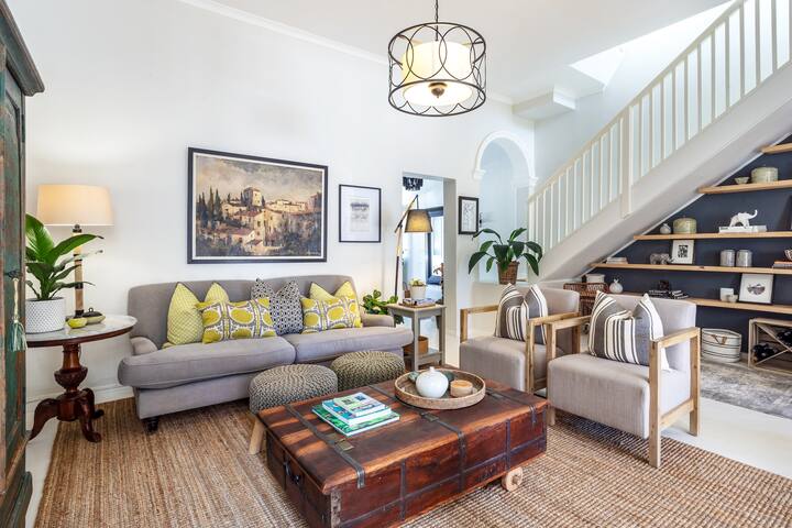 Family home sleeps 8 in central Green Point gallery image 3