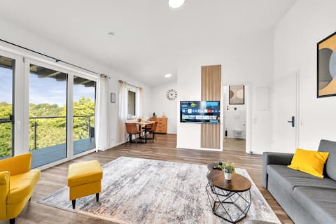 INhome: Kitchen - TV - Parking - Balcony - Castle view