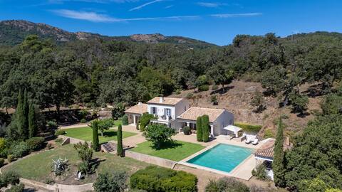 Belle villa, piscine, tennis