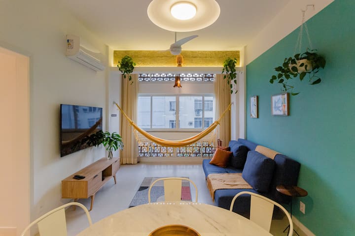 Apartamento com vaga no Arpoador