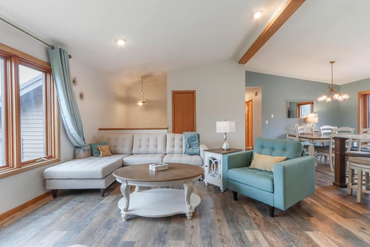 Marshfield Executive Home - Marshfield, WI