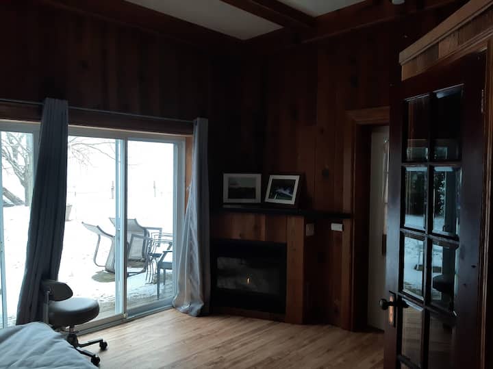 Rockside King Suite At Alma Villa – Ice House - Port Stanley